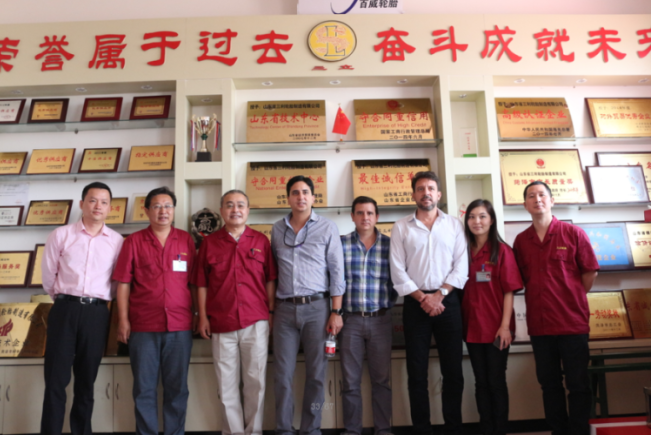 Customers from Dominica visit our factory